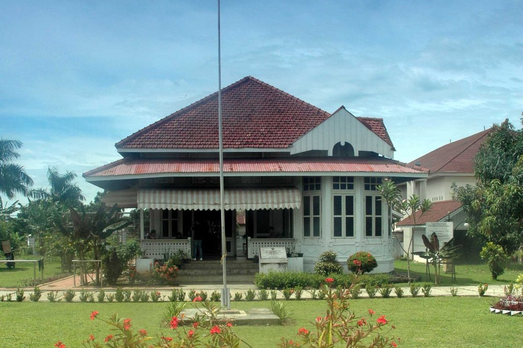 Rumah Pengasingan Soekarno - tempat wisata di bengkulu yang terkenal - keposiasi