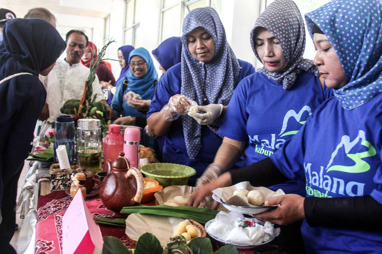 Lomba membuat onde-onde - Festival Budaya Malang Utara - 2