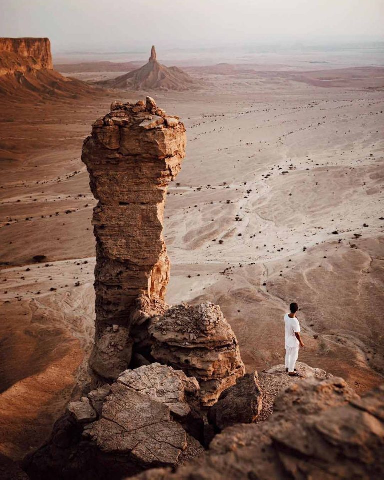 The Edge of The World, Puncak Tebing Indah di Arab Saudi The Edge of The World, Puncak Tebing Indah di Arab Saudi