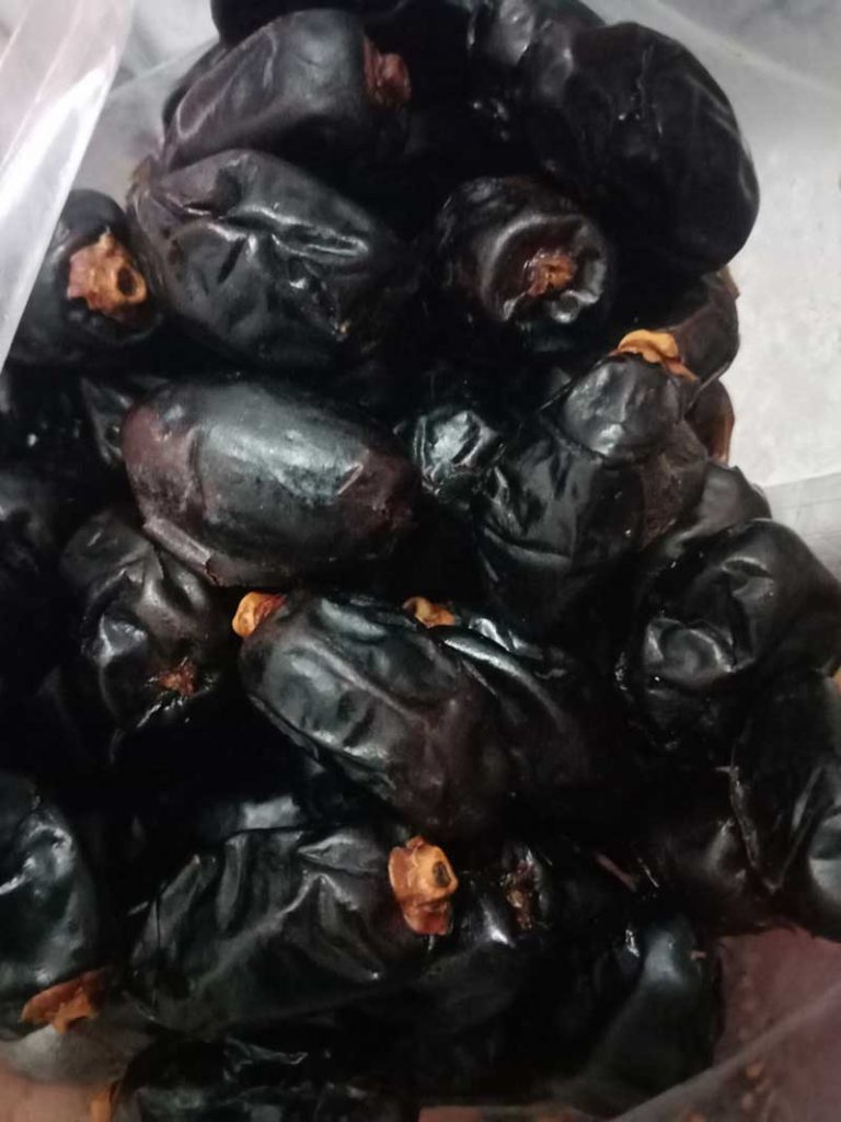 Foto Gambar Kurma Khenaizi Emirat - Manfaat Khasiat Buah Kurma Untuk Kesehatan Kecantikan - keposiasi.com - Yopie Pangkey - 3