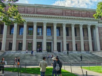 Ivy League adalah - gedung perpustakaan utama di Universitas Harvard - pascal bernardon - unsplash