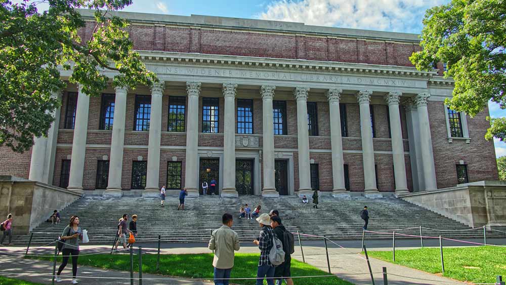 Ivy League adalah – gedung perpustakaan utama di Universitas Harvard – pascal bernardon – unsplash